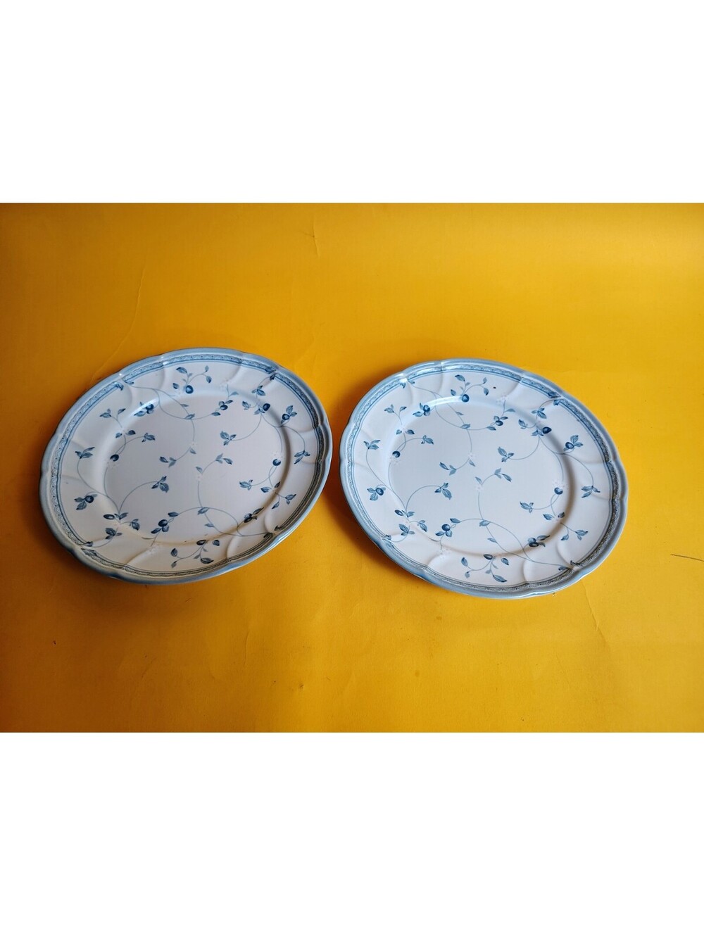Set of 2 Noritake Strawberry Delight 8671 Salad Plates 8.5" Stoneware Japan